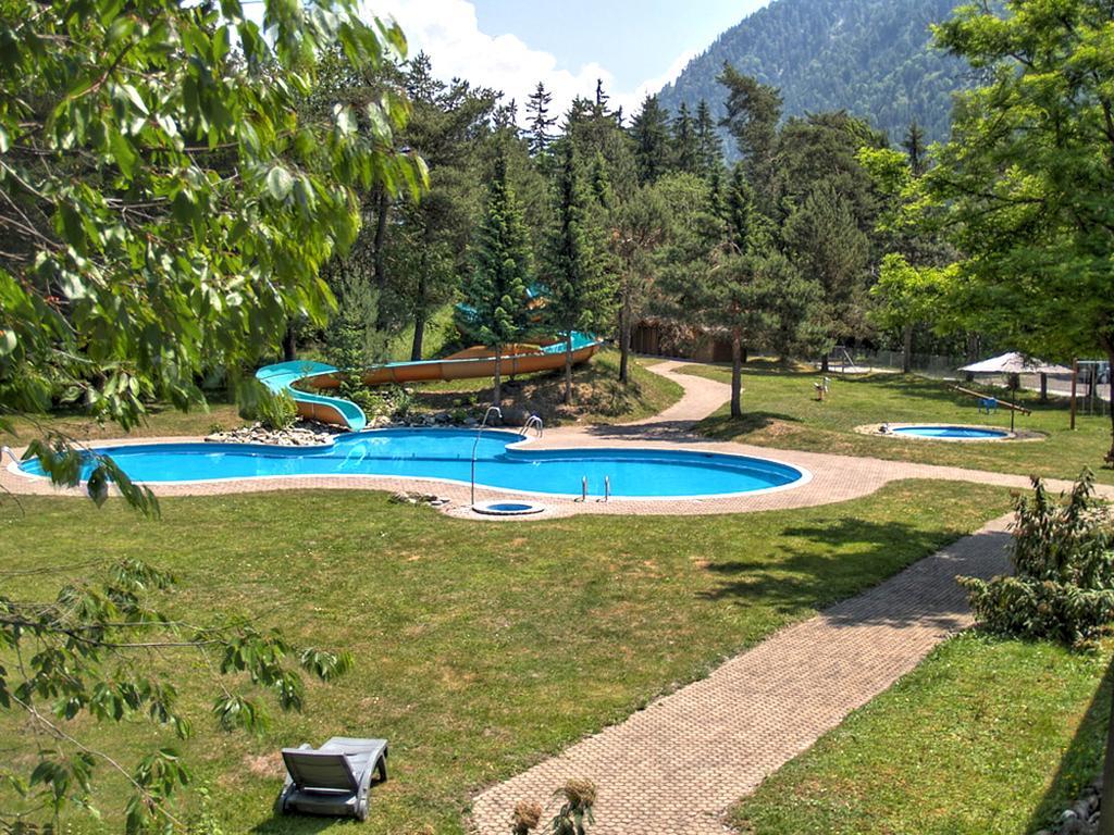 Hotel Gruesch Екстер'єр фото