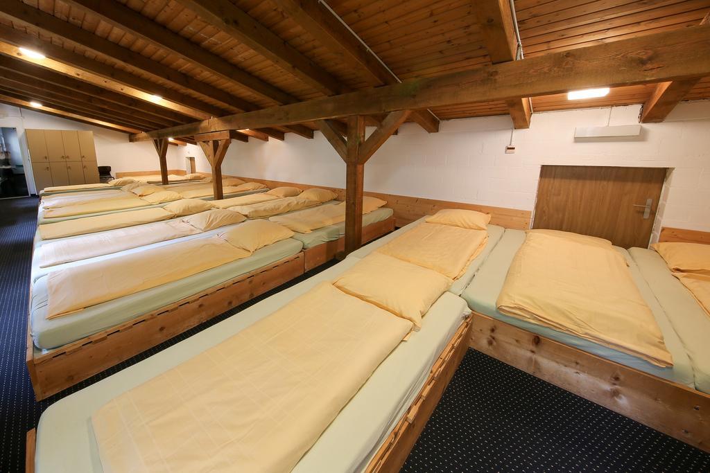 Hotel Gruesch Екстер'єр фото