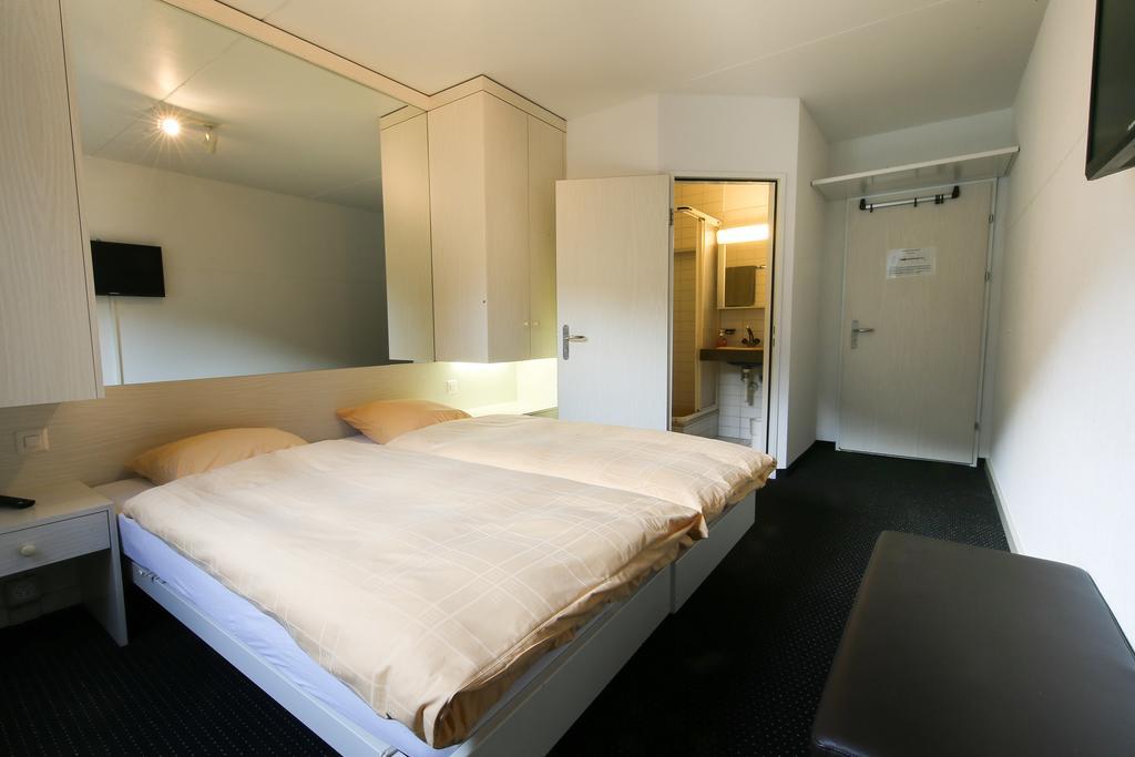 Hotel Gruesch Екстер'єр фото