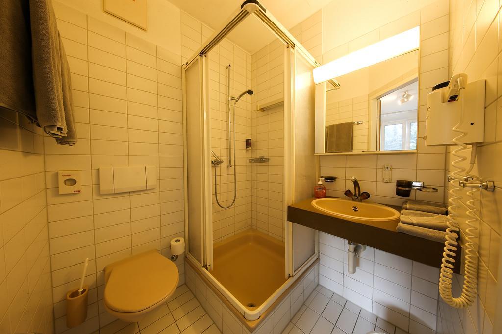 Hotel Gruesch Екстер'єр фото