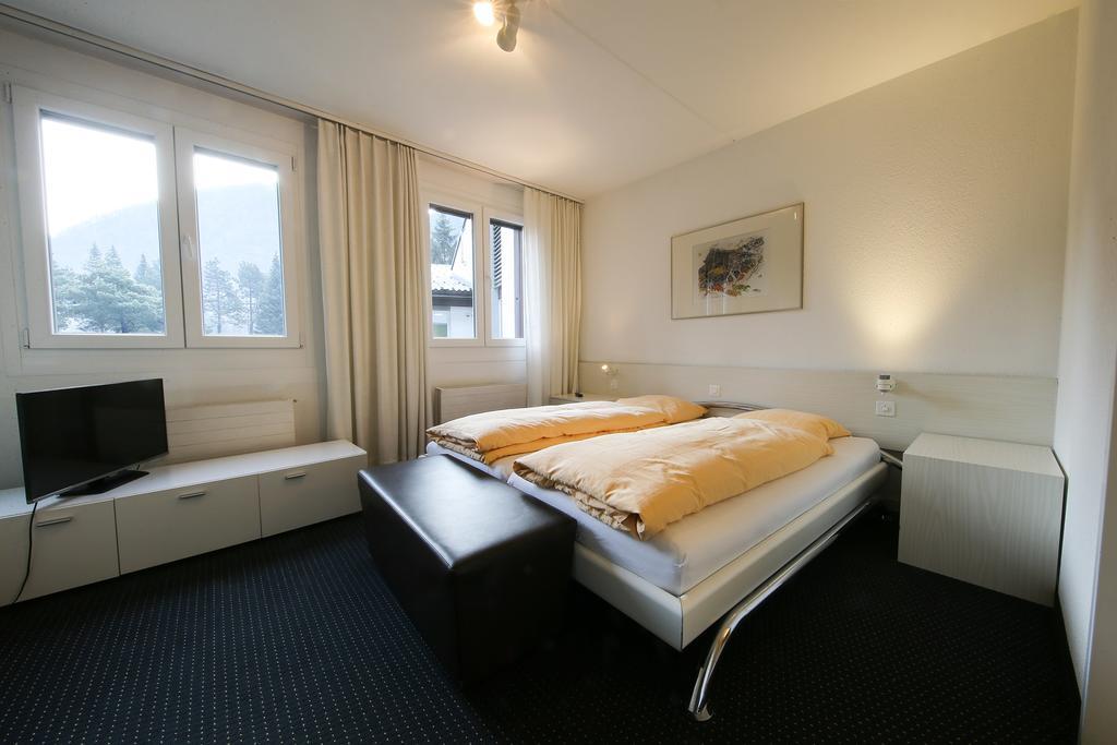 Hotel Gruesch Екстер'єр фото