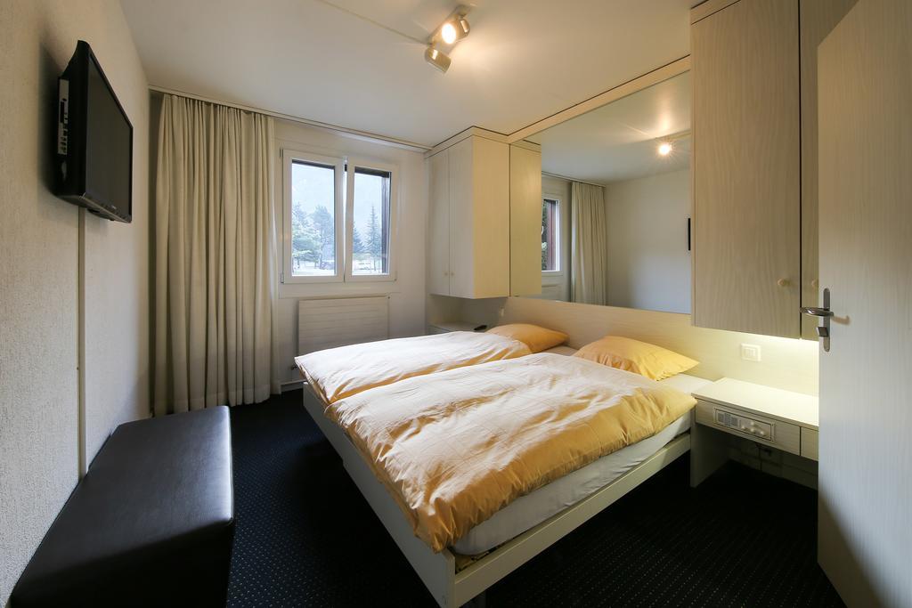 Hotel Gruesch Екстер'єр фото