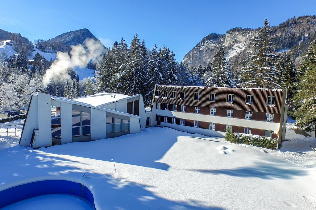 Hotel Gruesch Екстер'єр фото