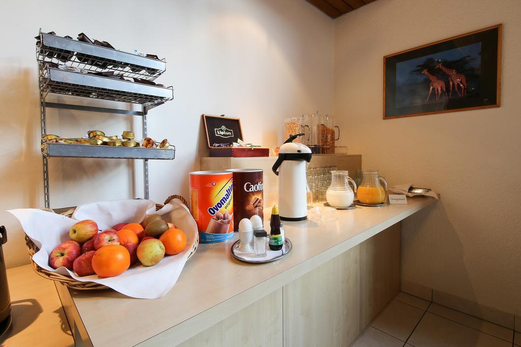 Hotel Gruesch Екстер'єр фото