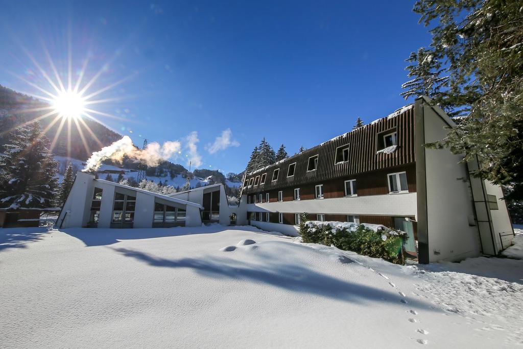 Hotel Gruesch Екстер'єр фото