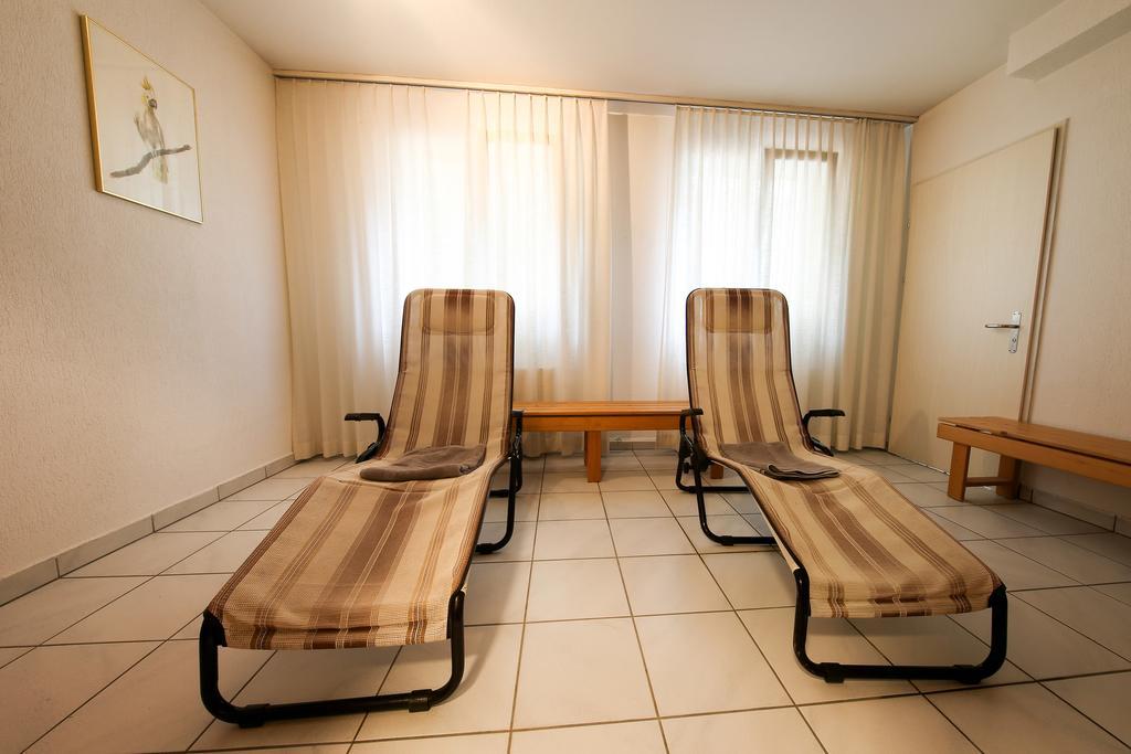 Hotel Gruesch Екстер'єр фото