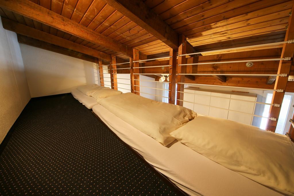 Hotel Gruesch Екстер'єр фото