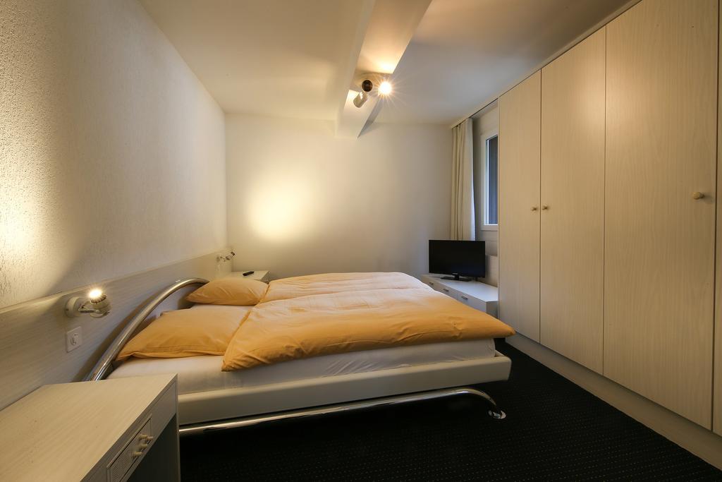 Hotel Gruesch Екстер'єр фото