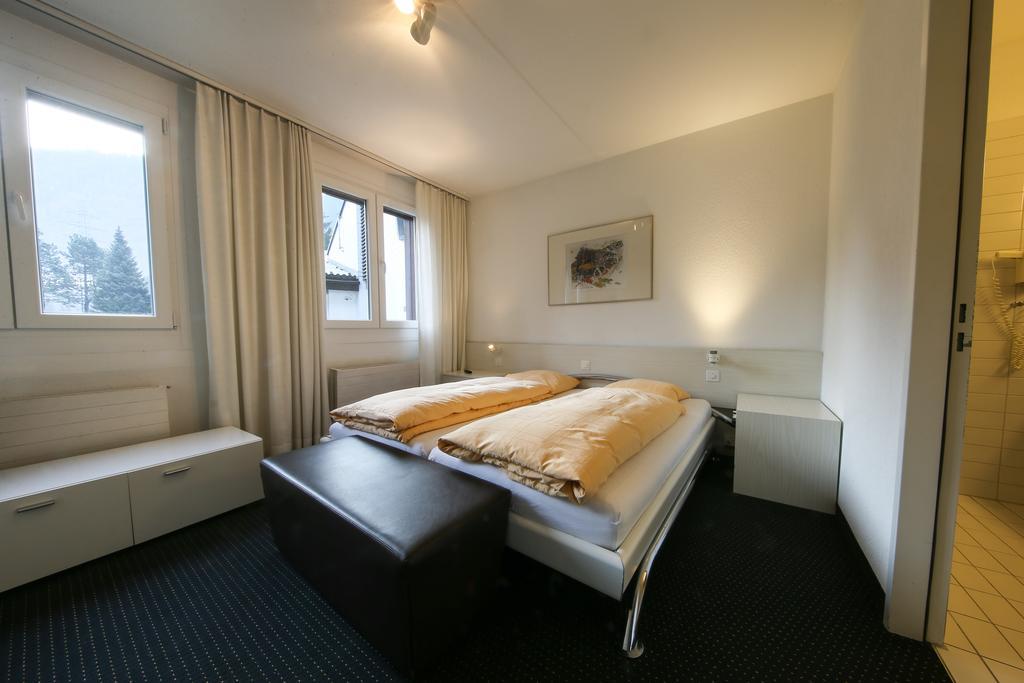 Hotel Gruesch Екстер'єр фото
